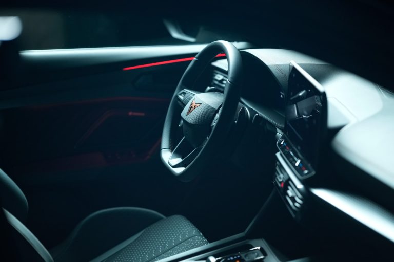 Cupra Formentor e-Hybrid frente a Volkswagen Tiguan eHybrid: duelo PHEV en concesionario español Cupra Formentor e-Hybrid frente a Volkswagen Tiguan eHybrid: duelo PHEV en concesionario español