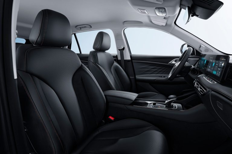 MG HS frente a Omoda 7: duelo de SUV chinos compactos en precio, equipamiento y postventa MG HS frente a Omoda 7: duelo de SUV chinos compactos en precio, equipamiento y postventa