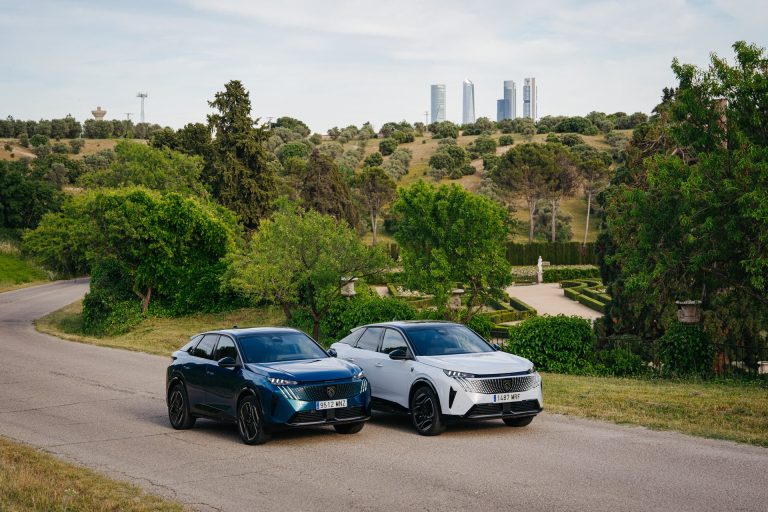 Peugeot 3008 Hybrid frente a Opel Grandland: hermanos PSA en el segmento C enchufable Peugeot 3008 Hybrid frente a Opel Grandland: hermanos PSA en el segmento C enchufable