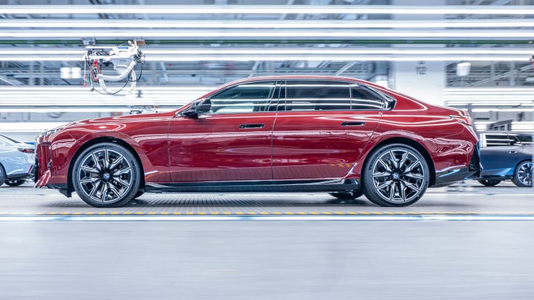 BMW iX3 review: el SUV premium eléctrico que apunta a liderar el segmento D en concesionario español