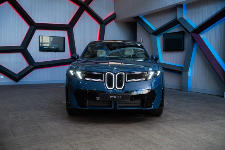 Qué diferencia a un SUV premium con etiqueta 0 de uno con etiqueta ECO y por qué importa en la ZBE