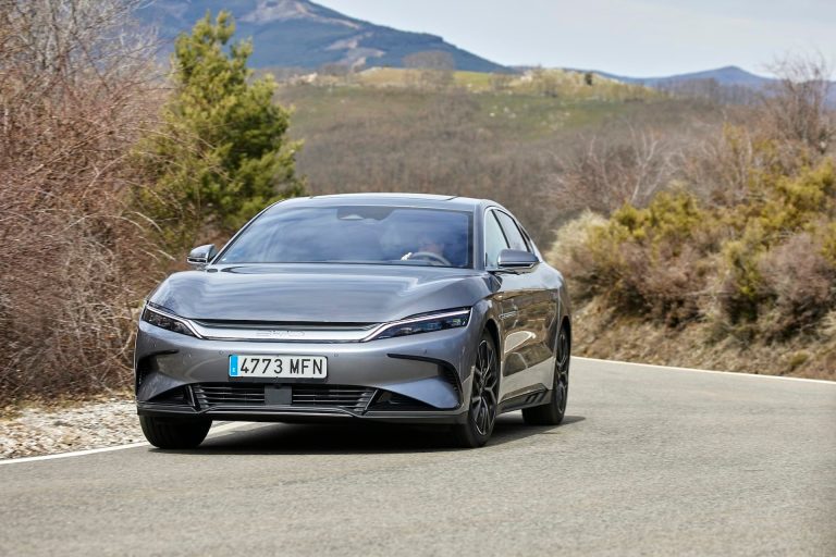 Cómo elegir un SUV híbrido familiar en España en 2026: consumo real, etiqueta ECO y espacio interior