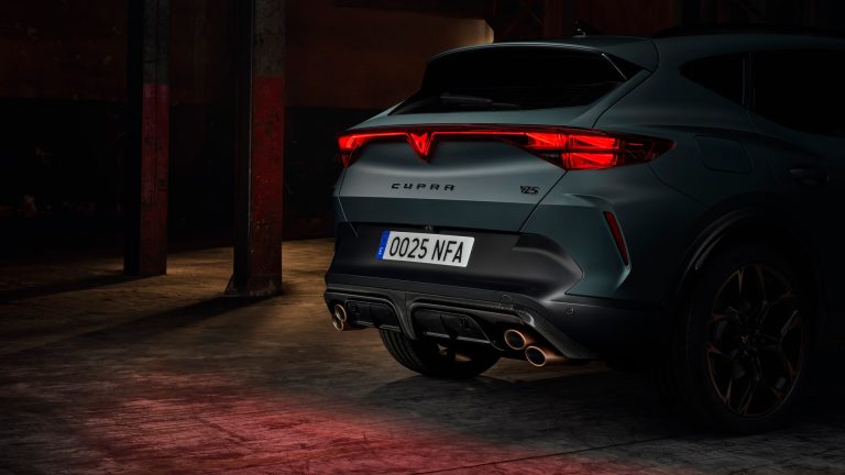 Cómo elegir un SUV PHEV para uso urbano diario en España: autonomía eléctrica real, coste por 100 km y ZBE