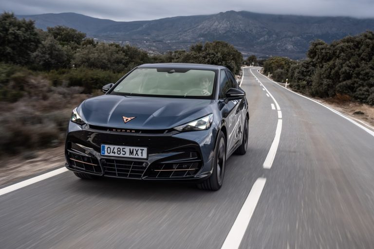 Cupra Tavascan vs Tesla Model Y: dos SUV eléctricos comparables en uso urbano y carretera
