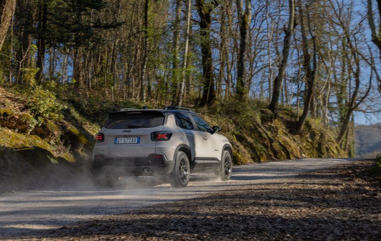 Review del Jeep Avenger eléctrico: el SUV urbano que mejor filtra la ciudad en España