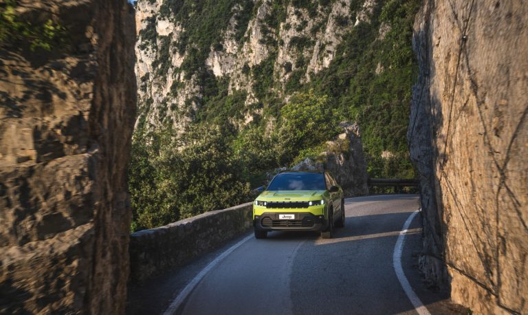 Jeep Compass 4xe frente a Alfa Romeo Tonale PHEV: duelo Stellantis en el SUV-C enchufable en España