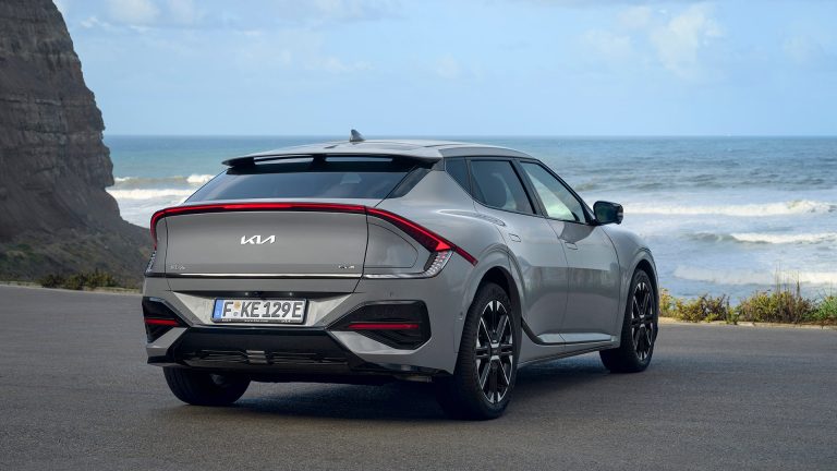 Cómo elegir un SUV eléctrico para viajes largos en España: autonomía real en autovía, red de carga y planifica