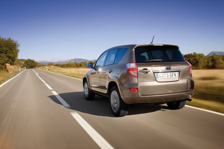 Review del Toyota RAV4: el SUV híbrido familiar más matriculado por particulares en España