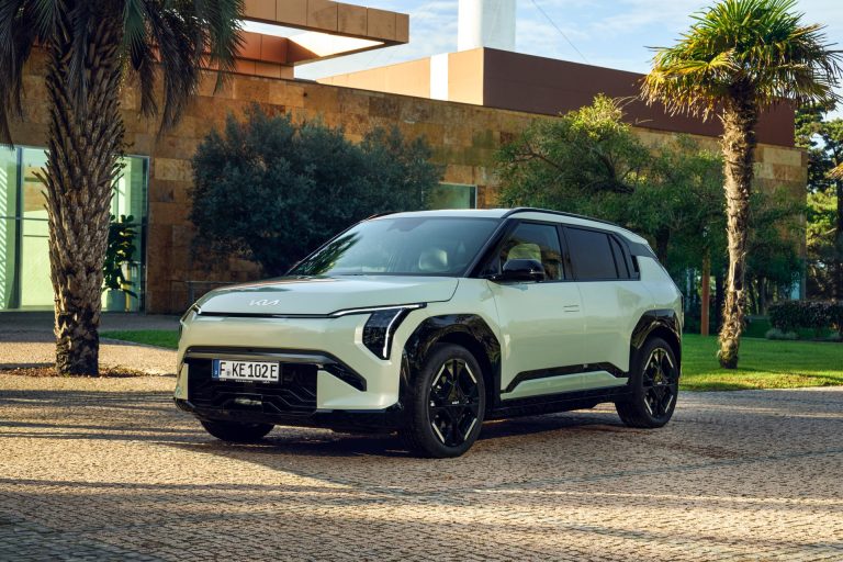 Cómo elegir un SUV eléctrico compacto para familia pequeña en ciudad: plazas traseras, sillas ISOFIX y maletero real Cómo elegir un SUV eléctrico compacto para familia pequeña en ciudad: plazas traseras, sillas ISOFIX y maleter