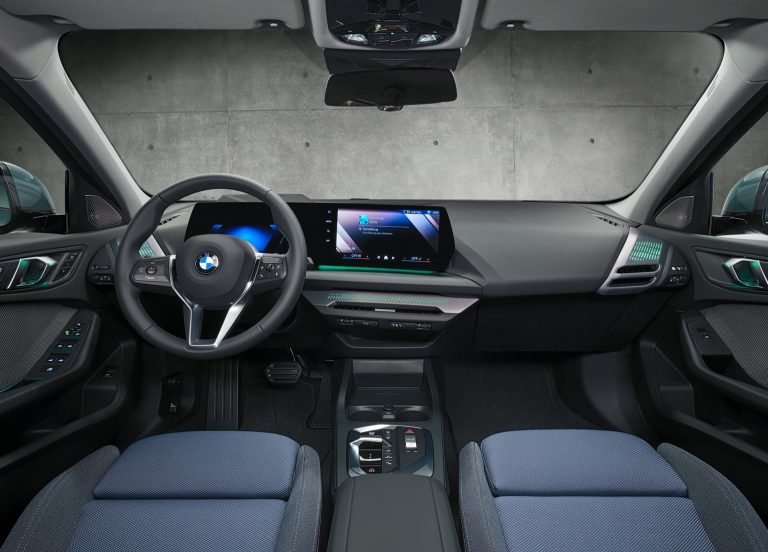Mercedes Clase A 250e frente a BMW Serie 1 enchufable: duelo premium de compactos PHEV en España Mercedes Clase A 250e frente a BMW Serie 1 enchufable: duelo premium de compactos PHEV en España