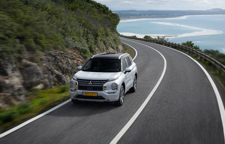 Mitsubishi Outlander PHEV frente a Toyota RAV4 Plug-in: duelo de SUV-C PHEV japoneses en rendimiento y consumo en España Mitsubishi Outlander PHEV frente a Toyota RAV4 Plug-in: duelo de SUV-C PHEV japoneses en rendimiento y consumo