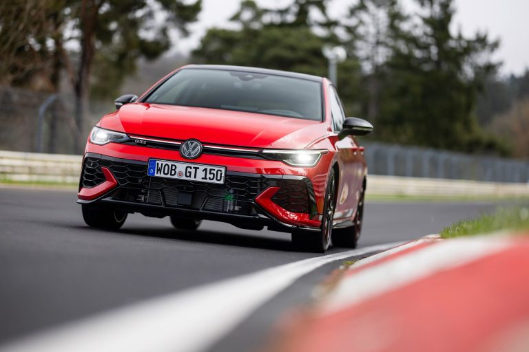 Ranking 2026: los compactos PHEV con mejor consumo real homologado a la venta en España